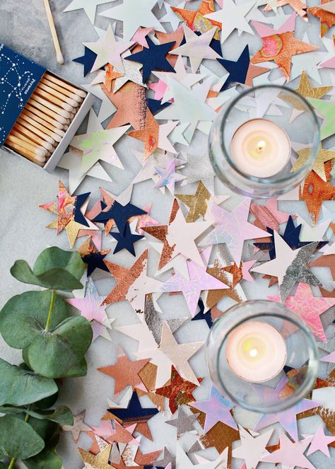 DIY Metallic and Iridescent Star Table Confetti Pom Pom Party, Pretty Table Settings, Diy Confetti, Hat Diy, Sparkle Party, Table Confetti, Carton Invitation, Beautiful Paper, Party Entertainment