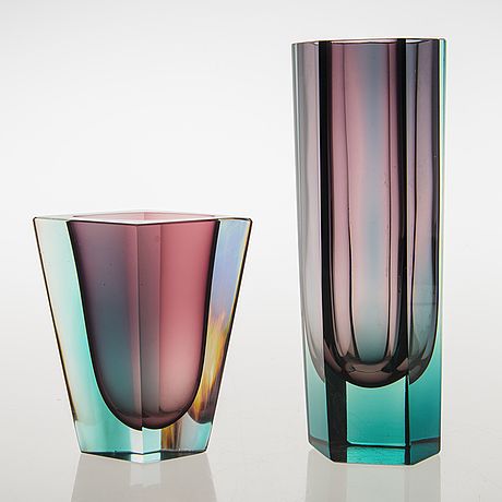 KAJ FRANCK, Two glass vases, signed. Nuutajärvi, Finland 1950/60s. - Bukowskis Masculine Loft, Liquid Rainbow, Loft Style Interior, Kaj Franck, Transparent Objects, Scandinavian Art, Glass Animals, Loft Style, Glass Vases