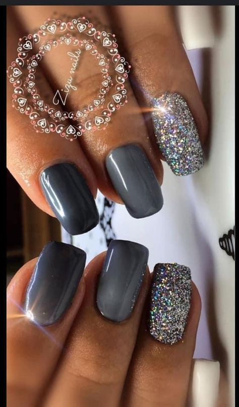 Shiny Nails Designs, Grey Nail, Grey Nails, Grey Nail Designs, Unghie Sfumate, Pedi Ideas, Silver Nail, Gray Nails, Dip Nails