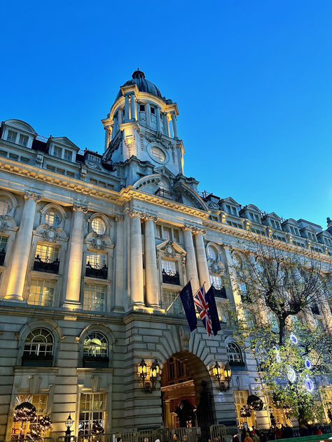 The grand, Edwardian exterior of luxury hotel The Rosewood in London. Rosewood London Hotel, Rosewood London, Heritage Architecture, University Of London, Rosewood Hotel, Hotel In London, Hotel Exterior, Stunning Hotels, London Vacation