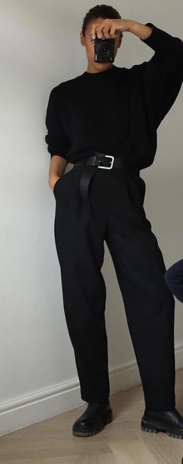 All Black Masculine Outfit Women, Masculine Outfits Black Women, Gay Work Outfits, Androgynous Office Wear, Androgynous Work Outfit, Architect Style Outfits, Black Outfit Woman, Masculine Women Aesthetic, Masculine Outfits