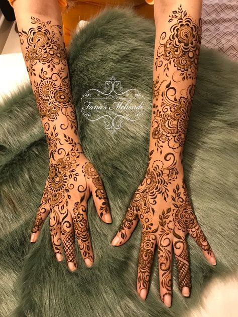 Henna Floral, Wedding Henna Designs, Indian Henna Designs, Henna Style Tattoos, Mehedi Design, Tattoo Designs Hand, Henna Nails, Henna Inspired Tattoos, Floral Henna