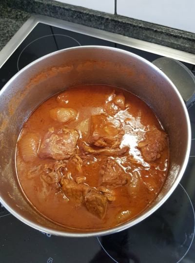 Recipe - Kokkinisto-Greek Style Braised Beef in Spicy Tomato Sauce - Greeker than the Greeks Lamb Shank Recipe Greek, Greek Beef Kafta, Greek Lamb Shanks, Braised Beef Cheeks, Greek Lamb Kleftiko, Stewing Steak, Boneless Leg Of Lamb, Beef Shank, Spicy Tomato Sauce