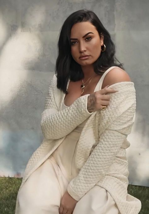 Demi Lovato Aesthetic, Demi Lovato Weight, Demi Lovato Body, Demi Lovato Style, Weight Gain Journey, Off White Fashion, Photography Posing Guide, Self Image, Personal Health