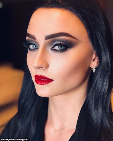 Beautiful: The actress r donned a long black wig which was styled by Ryan Randall, and Dus... Sophie Turner Tattoo, Morticia Addams Makeup, Adams Family Costume, Wednesday Addams Makeup, Adams Family Halloween, Morticia Addams Costume, Gomez And Morticia, Addams Family Costumes, Pretty Halloween