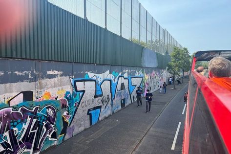 Belfast Peace Walls | Travel Between The Peace Walls Belfast Peace Wall, Belfast Giants, Bobby Sands, Game Of Thrones Locations, Things To Do In Ireland, National Sibling Day, Titanic Museum, Art Alevel, Belfast City