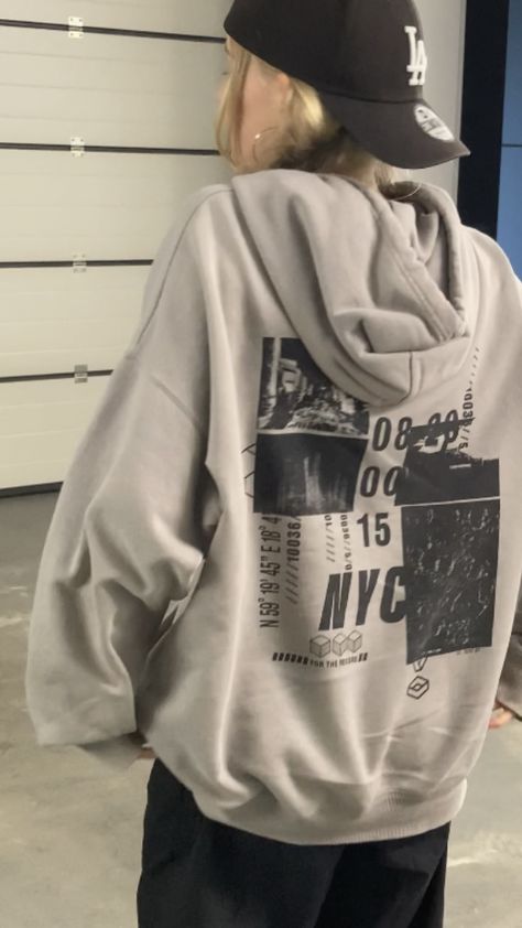 Hoodie Fits Aesthetic, Nyc Hoodie, Fits Aesthetic, Winter Fit, Baggy Clothes, Hoodie Fits, Tomboy Style Outfits, May 2023, Hoodie Outfit