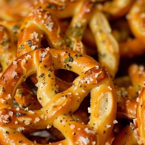 Recipes Mentor on Instagram: "🧄 Garlic Ranch Pretzels 🧄 ​ 📋 Ingredients: ​ 🥨 1 bag of pretzel twists (15-16 oz) 🌿 1 envelope ranch seasoning 🧄 ½ teaspoon garlic powder 🧅 ½ teaspoon onion powder 🌿 ½ teaspoon dill weed 🫒 ½ cup popcorn oil (or canola oil/coconut oil) ​ 📝 Instructions: ​ 1️⃣ Place pretzels in a large bowl with a sealed cover. 🥨 2️⃣ Sprinkle dry ingredients over pretzels. 🌿🧄 3️⃣ Cover the bowl and shake well until pretzels are coated. 🥣 4️⃣ Pour oil over pretzels, cover, and shake well again. 🫒 5️⃣ Gently stir, scraping the seasonings from the bottom of the bowl. 🥄 6️⃣ Pour the pretzels in an even layer on parchment paper. 🧻 7️⃣ Let sit for 1-2 hours before serving to reduce oiliness. ⏲️ ​ 📌 Notes: ​ ✔️ You can start eating them right away if desired. ✔️ Exper Garlic Ranch Pretzels, Ranch Pretzels, Popcorn Oil, Seasoned Pretzels, Garlic Ranch, Pretzel Twists, Pretzels Recipe, Game Day Snacks, Ranch Seasoning