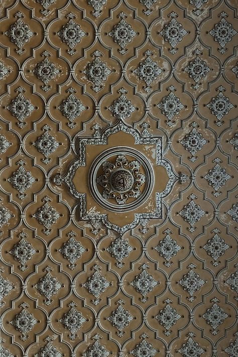 Ceiling, Chowmahalla Palace, Hyderabad. Hyderabadi Aesthetic, Chowmahalla Palace Hyderabad, Lipin Art, Hyderabad Aesthetic, Chowmahalla Palace, Painted Mirror Art, Pearl Art, Painted Mirror, Vintage Crystal Chandelier