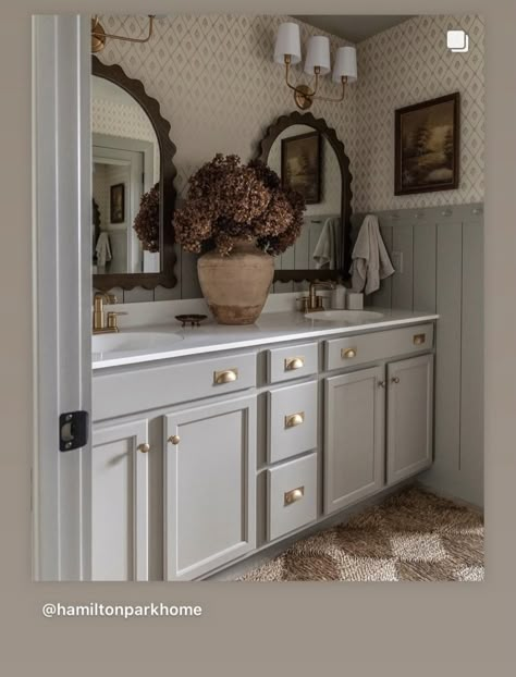 Boho Farmhouse Decor Bathroom, Diy Terracotta Pumpkin Black, Wallpaper For Guest Bathroom, Master Bathrooms 2024 Trends Decor, Nancy Meyers Aesthetic Bathroom, Builder Grade Bathroom Makeover, Vintage Bathroom Makeover, Bathroom Updates On A Budget, Spare Bathroom Ideas