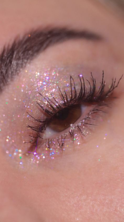 Aurora Eye Makeup, Glittery Face Makeup, Light Pink Glitter Eyeshadow, Glittery Soft Makeup, Halloween Makeup Fairy Pretty, Wicked Makeup Looks Glenda, Ethereal Glitter Makeup, Iridescent Make Up, Sparkly Eye Shadow