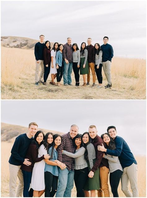 Group Family Photo Poses, Winter Big Family Photos, Big Family Pictures Group Shots, Multi Family Photoshoot, Family Photos 10 People, 12 Person Family Photos, Family Pictures Big Families, Family Of 7 Picture Poses Adults, Family Pics In Field