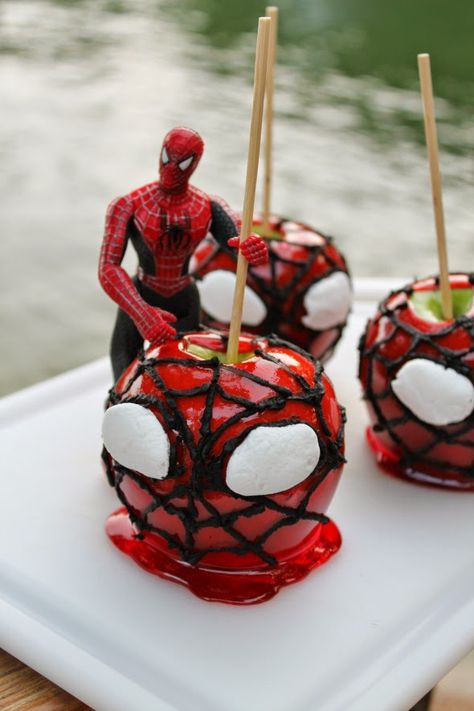 Spiderman Candy Apples | WhatchaMakinNow.com Candy Apples Recipe, Cream Cheese Bundt Cake, Gourmet Candy Apples, Candied Apples, Candy Apple Recipe, Halloween Apples, Marvel Birthday Party, Gourmet Apples, Superhero Theme Party