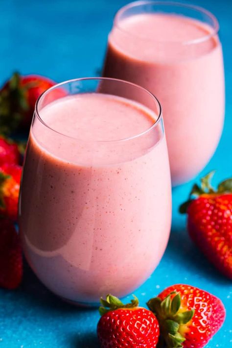 Frozen Strawberry Smoothie, Simple Strawberry Smoothie, Healthy Strawberry Smoothie, Frozen Strawberry Recipes, Fruit Yogurt Smoothies, Strawberry Yogurt Smoothie, Strawberry Smoothie Healthy, Baby Smoothies, Strawberry Smoothie Recipe