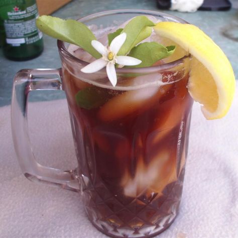 Don's Simple Sweet Tea Sweet Tea Aesthetic, Mcdonalds Sweet Tea, Sweet Tea Recipe, Sweet Tea Recipes, Spearmint Tea, Tea Aesthetic, Making Iced Tea, Southern Sweet Tea, Sun Tea