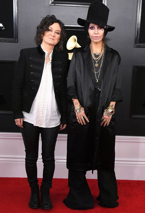 Sara Gilbert Files for Separation from Linda Perry After Nearly 6 Years of Marriage Kristen Stewart And Stella, 4 Non Blondes, Jenny Shimizu, Linda Perry, Red Carpet Couples, Grammy Awards Red Carpet, Sara Gilbert, Melissa Gilbert, Award Show