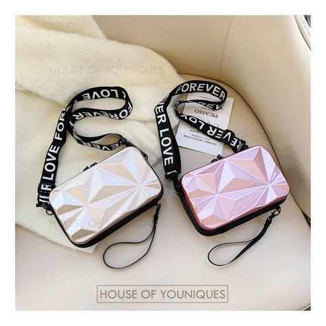 Cute Mini Backpacks, Simple Style Outfits, Women Platform Sneakers, My Style Bags, Trendy Purses, Cute Watches, Gold Jewelry Simple Necklace, Basic Mehndi Designs, Fancy Jewellery Designs