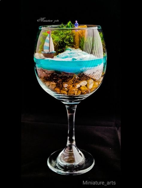 Resin Terrarium, Beach Terrarium, Indoor Water Garden, Beautiful Terrariums, Mini Terrarium, Diy Bowl, Fairy Garden Designs, Epoxy Resin Table, Terrarium Diy