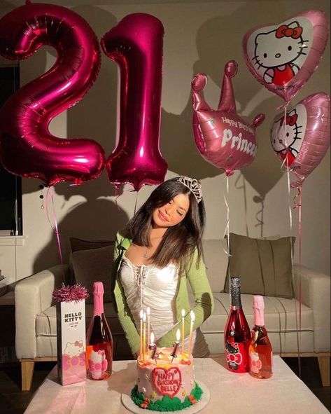 Hello Kitty 21st Birthday, B Day Photo Ideas, Bday Pictures Ideas, Hello Kitty Decorations Birthday, Birthday Pics Ideas, 21 Birthday Ideas, Hello Kitty Birthday Decorations, Birthday Aesthetics, Hello 21