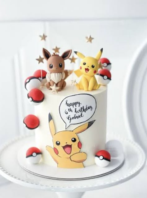 Picachu Cakes Ideas, Pokeball Birthday Cake, Evee Cake Ideas, Eevee Pokemon Cake, Pokemon Birthday Cakes, Bulbasaur Cake, Tort Pokemon, Pikachu Cake Ideas, Safari Baby Party