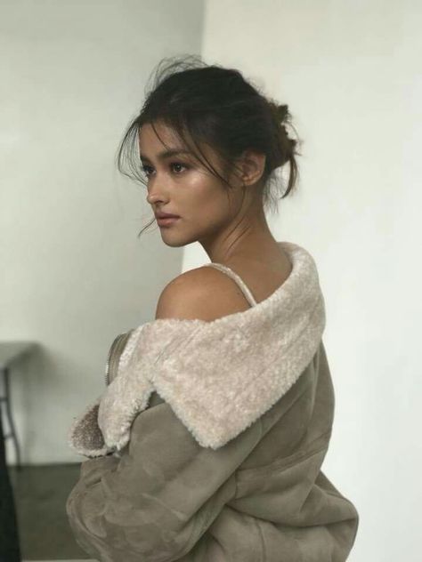 Lisa Soberano, Liza Soberano, Angel Face, Beauty Body, White Sand, The Philippines, Dark Hair, Southeast Asia, Beauty Women