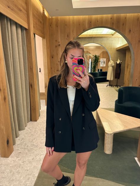 Aritzia Generation Blazer, Aritzia Blazer Outfit, Aritzia Style Advisor, Aritzia Work Outfit, Aritzia Aesthetic, Aritzia Blazer, Aritzia Aritzia, Aritzia Style, Chunky Loafer