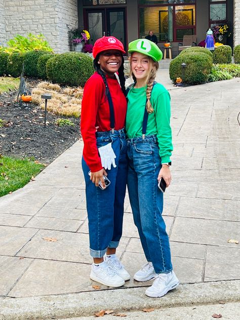 Spirit Week Teacher Outfits, Easy Mario And Luigi Costumes, Mario Women Costume, Diy Mario And Luigi Costume For Women, Luigi Cosplay Female, Womens Mario Costume, Girls Mario And Luigi Costumes, Diy Luigi Costume For Women, Mario And Luigi Girl Costumes