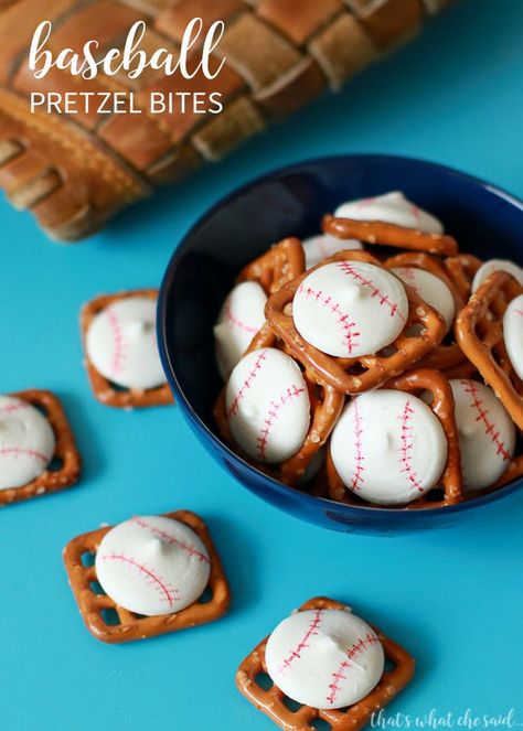 If you are in need of some baseball themed snacks I have the perfect sweet treat for you!  Baseball Pretzel Bites are just another addition to my Pretzel Bite collection!  Sweet, salty and cute to boot!  Perfect for little league celebrations, treats or for game day!  Go Cards! It’s no secret I am a huge … Sport Snack Ideas, Baseball Food Party, Baseball Food, Baseball Treats, Baseball Snacks, Sports Snacks, Pretzel Treats, Wilton Candy Melts, Baseball Theme Party