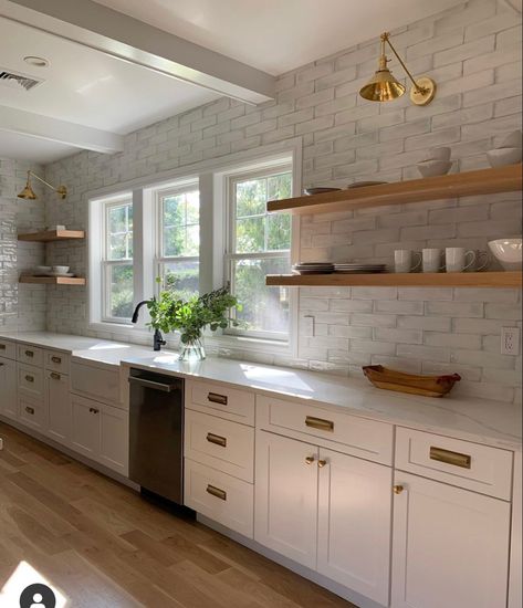 Modern Farmhouse Kitchen Backsplash, No Upper Cabinets, Farmhouse Kitchen Backsplash, Casa Country, Farmhouse Kitchen Design, Kitchen Inspiration Design, Upper Cabinets, Modern Farmhouse Kitchens, Home Modern