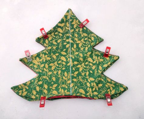 Christmas Diy Sewing, Fabric Christmas Decorations, Christmas Decorations Sewing, Sew Christmas, Christmas Fabric Crafts, Christmas Tree Template, Christmas Crafts To Sell, Diy Sewing Gifts, Christmas Star Decorations