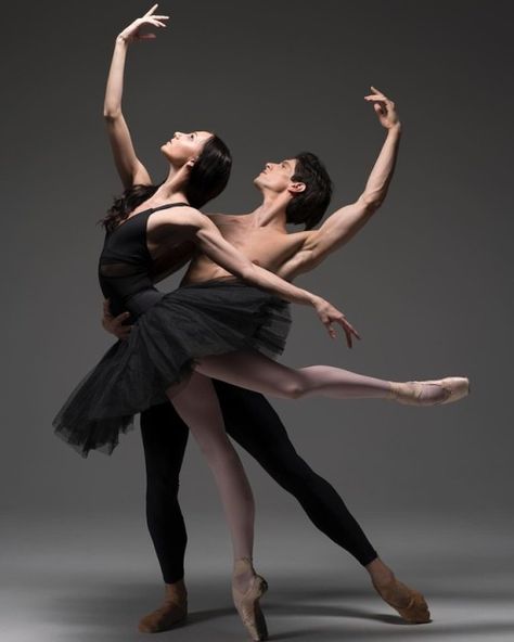 Darian Volkova, Oksana Skorik, Ballet Couple, Mariinsky Ballet, Ballet Dance Photography, Dancer Photography, Dance Photography Poses, Alvin Ailey, Bolshoi Ballet