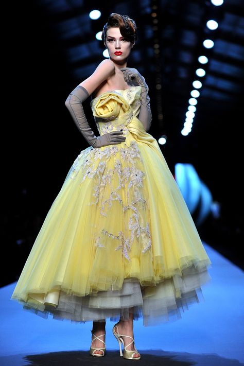 Galliano Dior, Dior Collection, Christian Dior Haute Couture, Dior Haute Couture, Christian Dior Couture, Dior Couture, John Galliano, Yellow Fashion, Mode Vintage