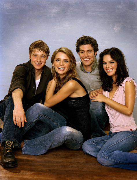 Boys suck | the OC | Rachel Bilson The Oc Season 1, Sandy Cohen, The Oc Tv Show, Ryan Atwood, Benjamin Mckenzie, Oc California, Marissa Cooper, The O.c., Adam Brody