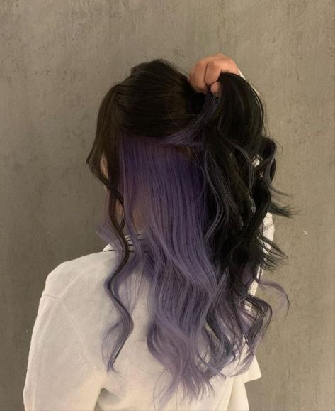 Black And Silver Peak A Boo Hair, Undercolor Hair Ideas Purple, Lavender Underdye Hair, Peekaboo Hair Front View, Color Dyed Hair Ideas For Brunettes, Fun Hair Dye Ideas Brunettes, Purple Babylights, Hair Dye Colors For Brunettes, Dark Lilac Hair