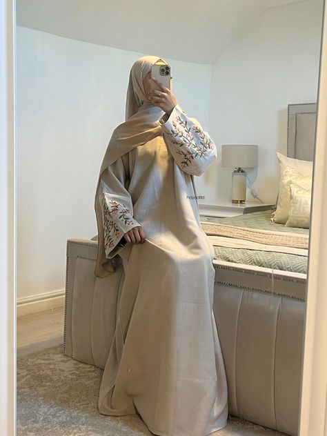 Cute Abayas, Cute Abaya, Hijabi Fashion Abayas, Abaya Ideas, Modest Abaya, Modest Outfits Muslim, Abaya Outfit, Stile Hijab, Hijab Trends