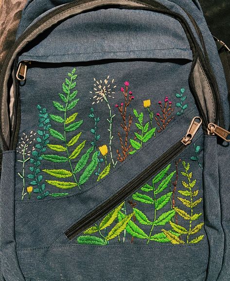 Embroidered Backpack Ideas, Embroidered Backpack Diy, Embroidered Travel Backpack, Embroidery On Backpack, Backpack Embroidery Ideas, Dream Backpack, Harper Wilde, Backpack Embroidery, Backpack Sewing