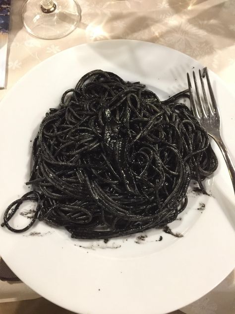 [I ate] Squid Ink Pasta (Venice) #TTDD#TheThingsDadsDo Squid Pasta, Twilight Birthday, Squid Ink Spaghetti, Milkshake Cake, Ink Pasta, Venice Food, Squid Ink Pasta, Savory Food, Food Meals