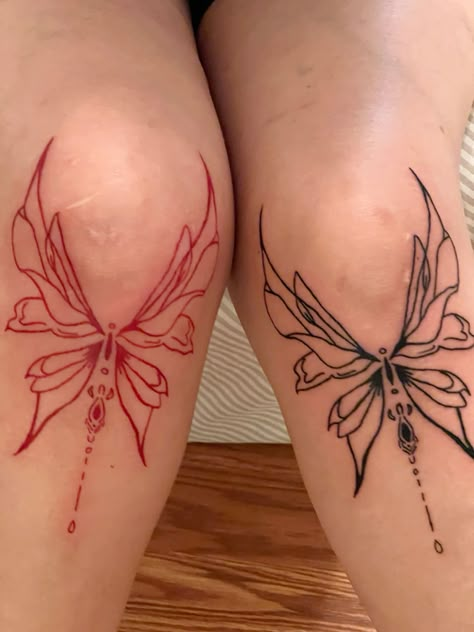 Over The Knee Butterfly Tattoo, Fairy Knee Tattoo, Matching Knee Tattoos Women, Wings Knee Tattoo, Back Of The Knee Tattoo, Small Knee Tattoo, Black And Red Tattoo Design, Back Leg Tattoos Women, Tattoo Leg Woman