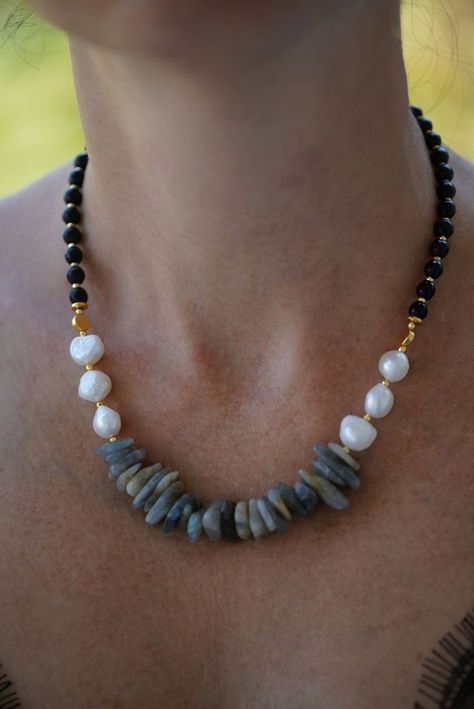 Gemstone Necklace Diy, New Necklace Designs, Beaded Necklace Black, Crystal Beaded Necklace, Beaded Jewelry Necklaces, Birthday Mom, Pearl Necklace Designs, Diy Jewelry Necklace, Beaded Jewels