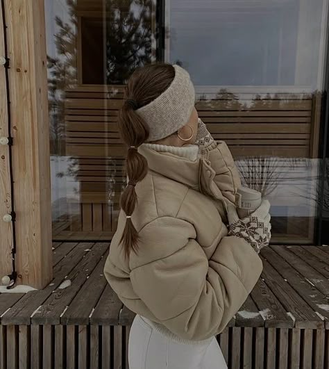 Christmas Market Outfits For Women, Snow Headband, Canada Aesthetic, Mode Au Ski, Apres Ski Outfit, Vinter Mode Outfits, Snow Fits, Iceland Trip, Editing Tricks