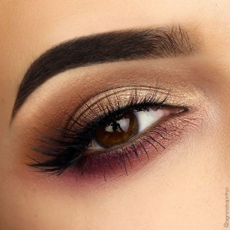 Make Up For Wine Color Outfit, Eye Looks For Burgundy Dress, Burgundy Wedding Makeup Bridesmaid, Burgundy Gold Makeup Look, Makeup Looks For Wine Red Dress, Make Up For Maroon Outfit, Makeup For Maroon Dress Bridesmaid, Burgundy Makeup Look Quince Natural, Red Bronze Eye Makeup