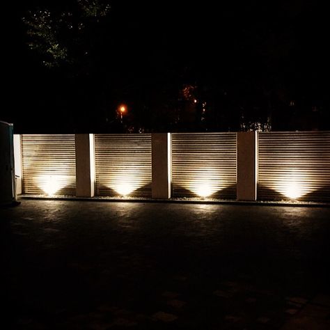 Cedar slat screen fencing,white Krend pillars,up lighters,Bramhall,Stockport. For enquiries please visit Monaghan Building & Landscaping. Fence Design With Lights, Fence Uplighting, Rural Privacy Fence Ideas, Elevation Colour Combination, Statue Lighting, Wall Design Outdoor, Interior Design Elevation, Screen Fencing, Modern Exterior Lighting