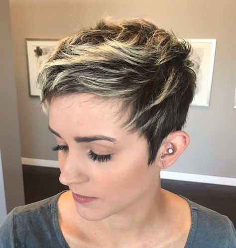 Curling Thick Hair, Pixie Cut With Highlights, A Line Haircut, Stacked Haircuts, Short Choppy Haircuts, Short Hair Highlights, Choppy Bob Haircuts, Textured Haircut, Thick Wavy Hair