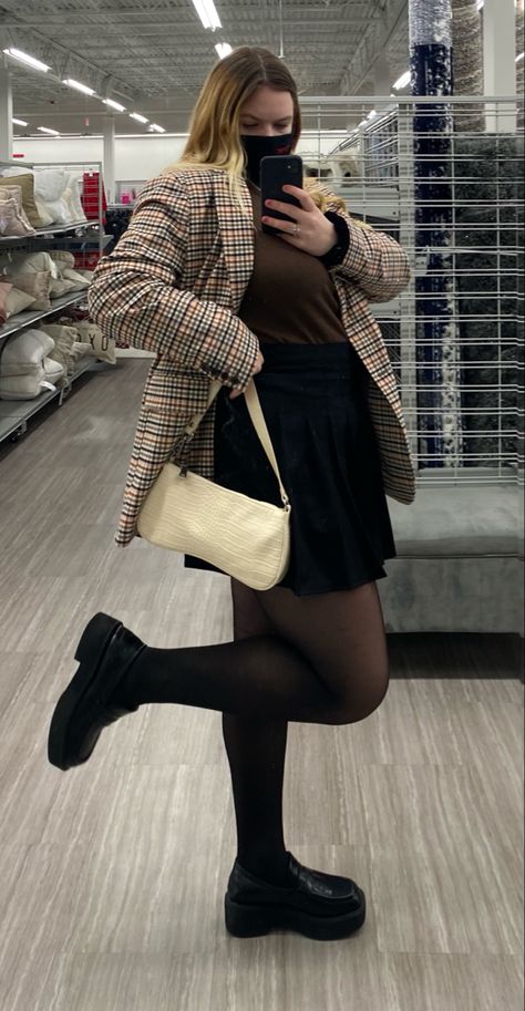 Plaid blazer: target
Brown sweater: uniqlo
Black tennis skirt: etsy
Black tights: sheertex
White faux snakeskin purse: jeipew
Black platform oxfords: peche Dark Academia Outfits, Dark Academia Outfit, Plus Size Winter Outfits, Midsize Outfits, Academia Outfits, Plus Size Fall Outfit, Body Outfit, Elegante Casual, Curvy Girl Outfits