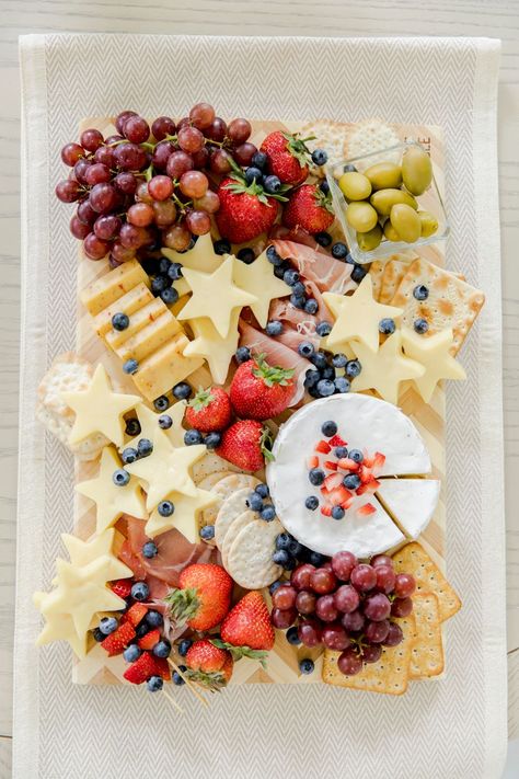 Best Cheese Platter, Star Shaped Cookies, Fashionable Hostess, July Ideas, Fourth Of July Food, Party Food Platters, Charcuterie And Cheese Board, Cheese Platter, Charcuterie Recipes