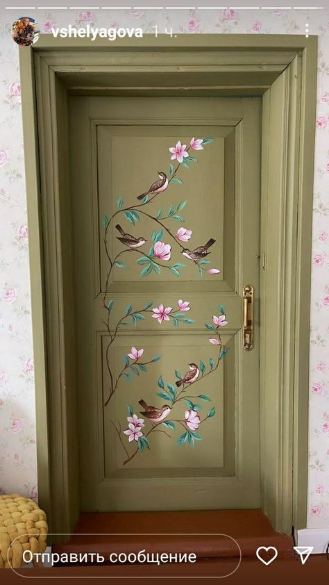 Bedroom Door Mural, Floral Painted Door, Painting On Furniture Art, Painting On Door Ideas, Door Frame Painting Ideas, Door Murals Painted, Painted Doors Interior Creative, Door Paint Design, Cottagecore Door