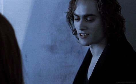 Lestat Stuart Townsend, Lestat Queen Of The Damned Aesthetic, Lestat De Lioncourt Queen Of The Damned, Stuart Townsend Lestat, Queen Of The Damned Lestat, Lestat Queen Of The Damned, Vampire Love Story, Vampire Lestat, Stuart Townsend