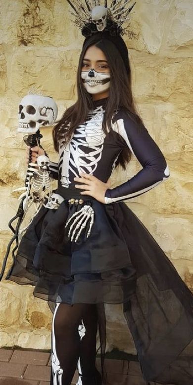 Skeleton Girl, Sugar Skull Halloween, Mexican Dress, Skull Halloween, Mexican Dresses, Ideas Halloween, Halloween Skull, Girl Costumes, Day Of The Dead