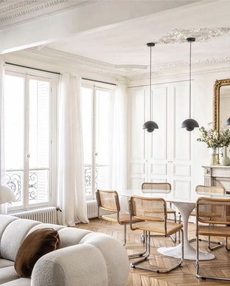 Parisian Dining Table, French Interior Style, Open Concept Living Dining, Saarinen Dining Table, Parisian Interior, French Apartment, Minimalism Interior, Contemporary Interior Design, Apartment Inspiration