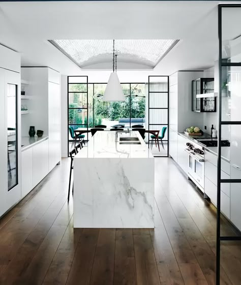 A west London family home designed by Sarah Delaney | House & Garden Kitchen Extensions, House Redesign, London Townhouse, Houses Ideas, Design Blogs, London House, Ideas Casa, Kitchen Inspiration Design, Luxury Kitchens